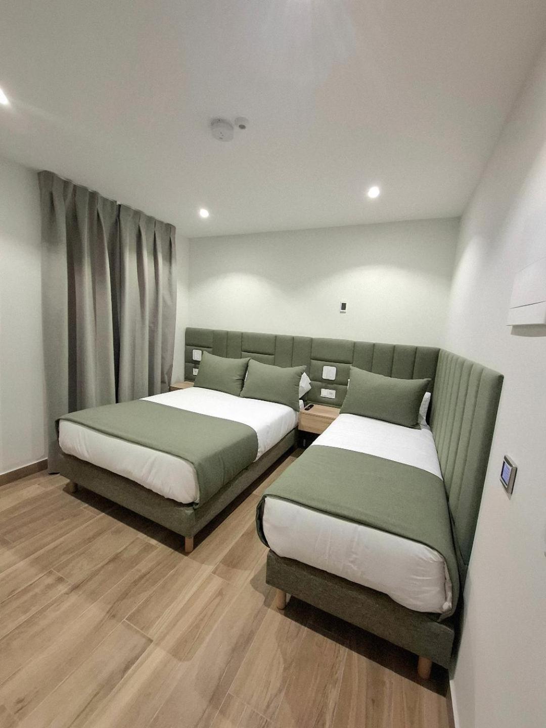 Hostal San Blas มาดริด ภายนอก รูปภาพ