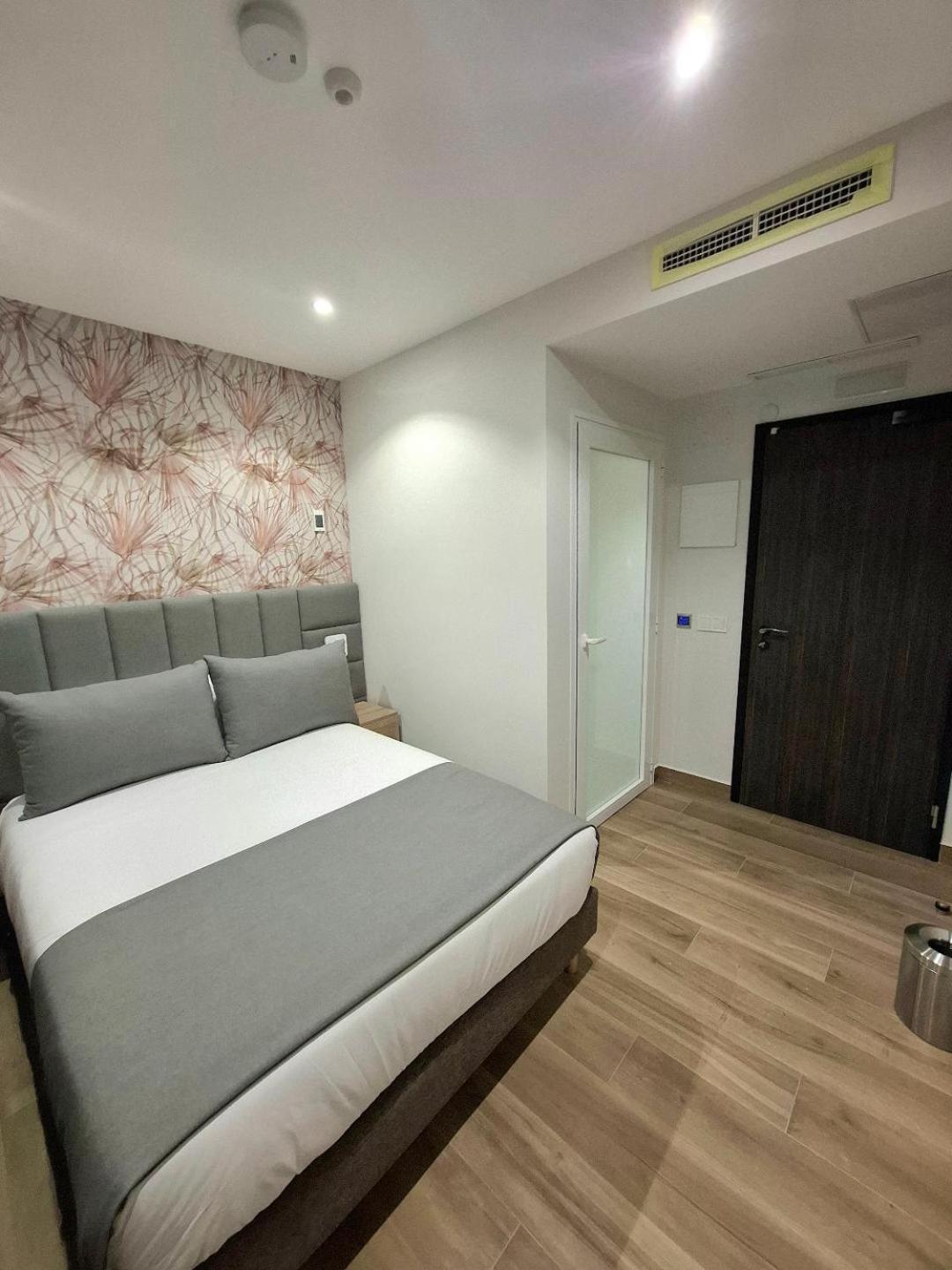 Hostal San Blas มาดริด ภายนอก รูปภาพ