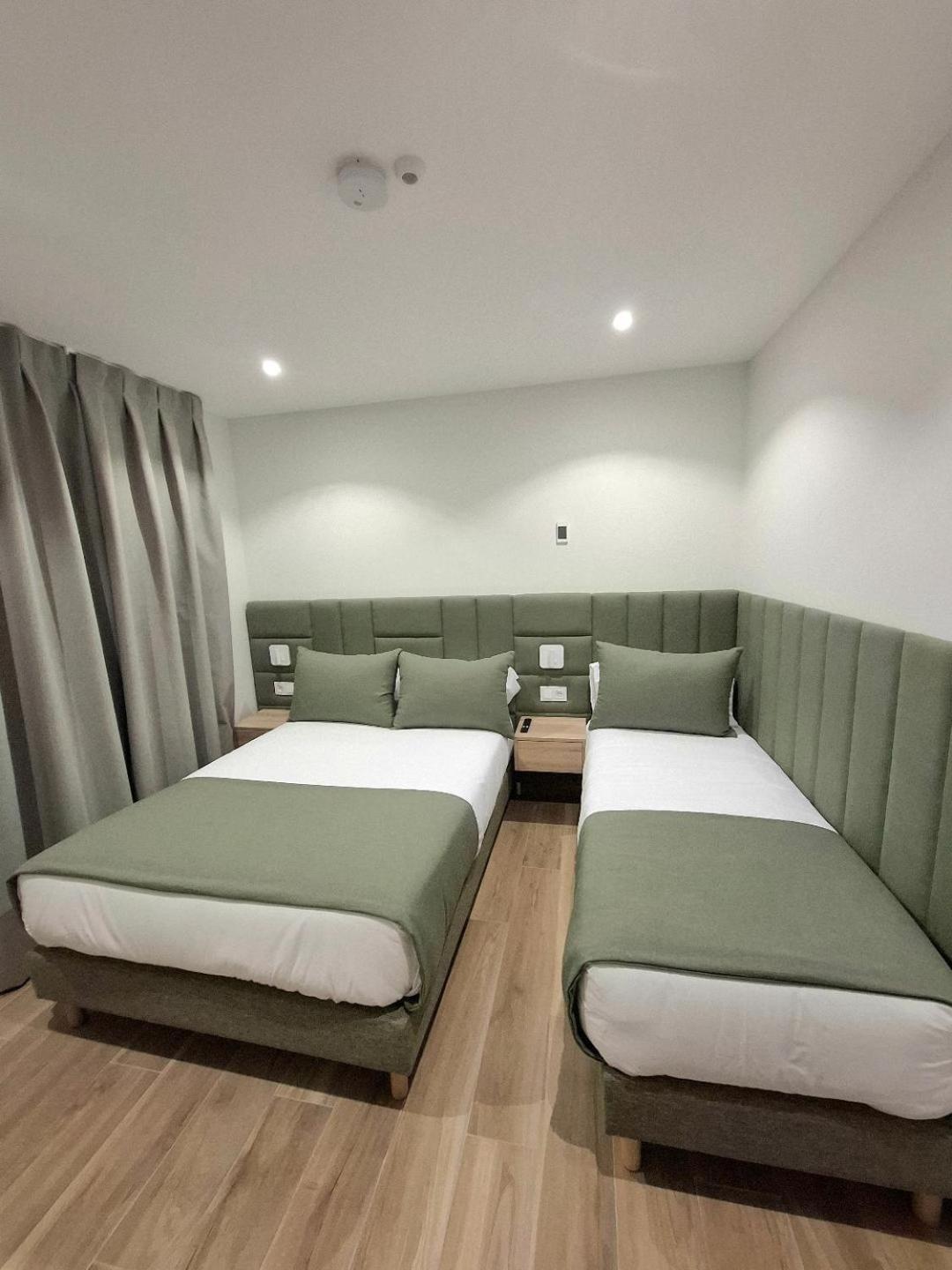 Hostal San Blas มาดริด ภายนอก รูปภาพ