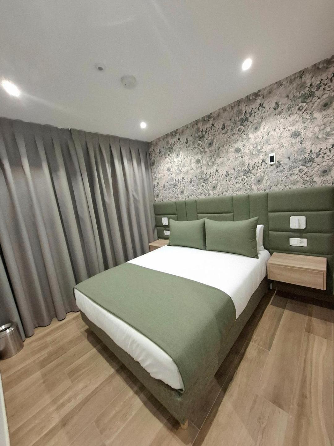 Hostal San Blas มาดริด ภายนอก รูปภาพ